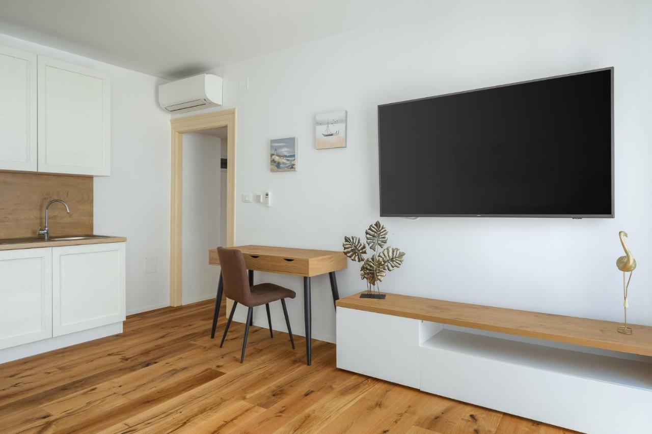 Deluxe Apartment Antonija Porec Esterno foto